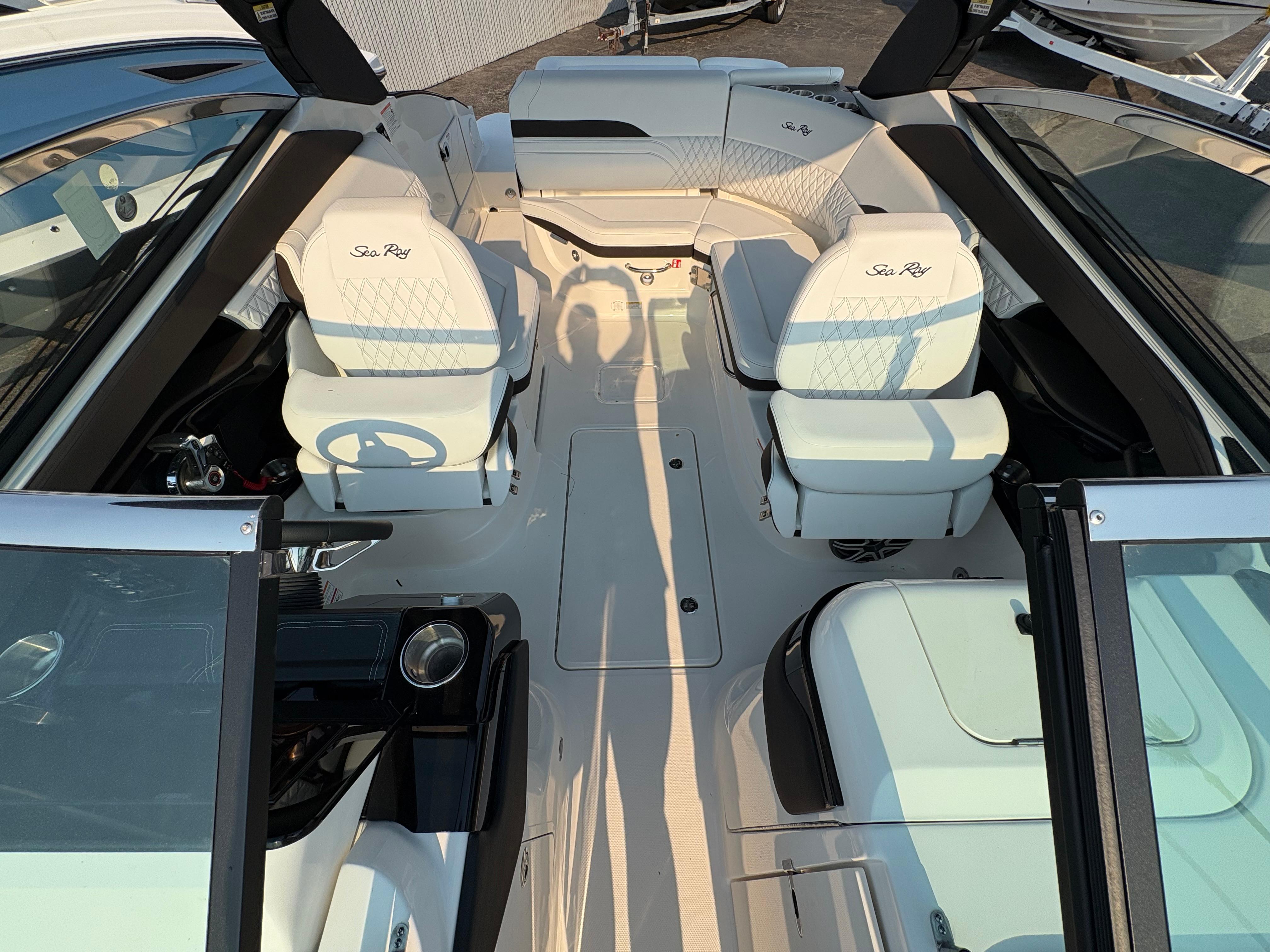 2026 Sea Ray SLX 260 #S1157F inventory image at Sun Country Marine Group, Newport Beach 2026 Sea Ray SLX 260 #S1157F inventory image at Sun Country Marine Group, Newport Beach
