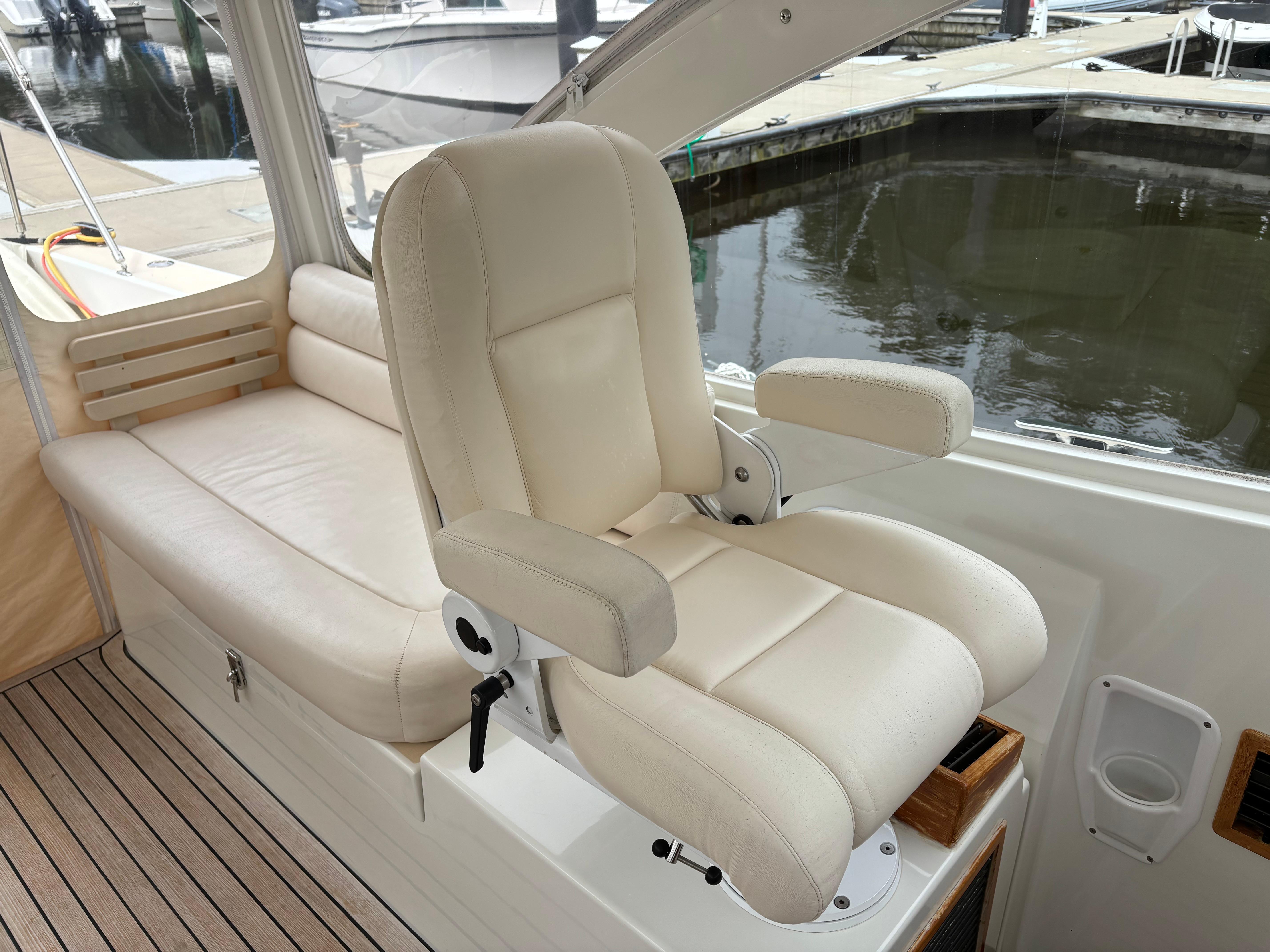 MJM-34z Express HT 2006-Zest MD-US-Luxury seating on 2006 MJM 34z Express HT boat, featuring cream leather upholstery.-9817750 | Thumbnail