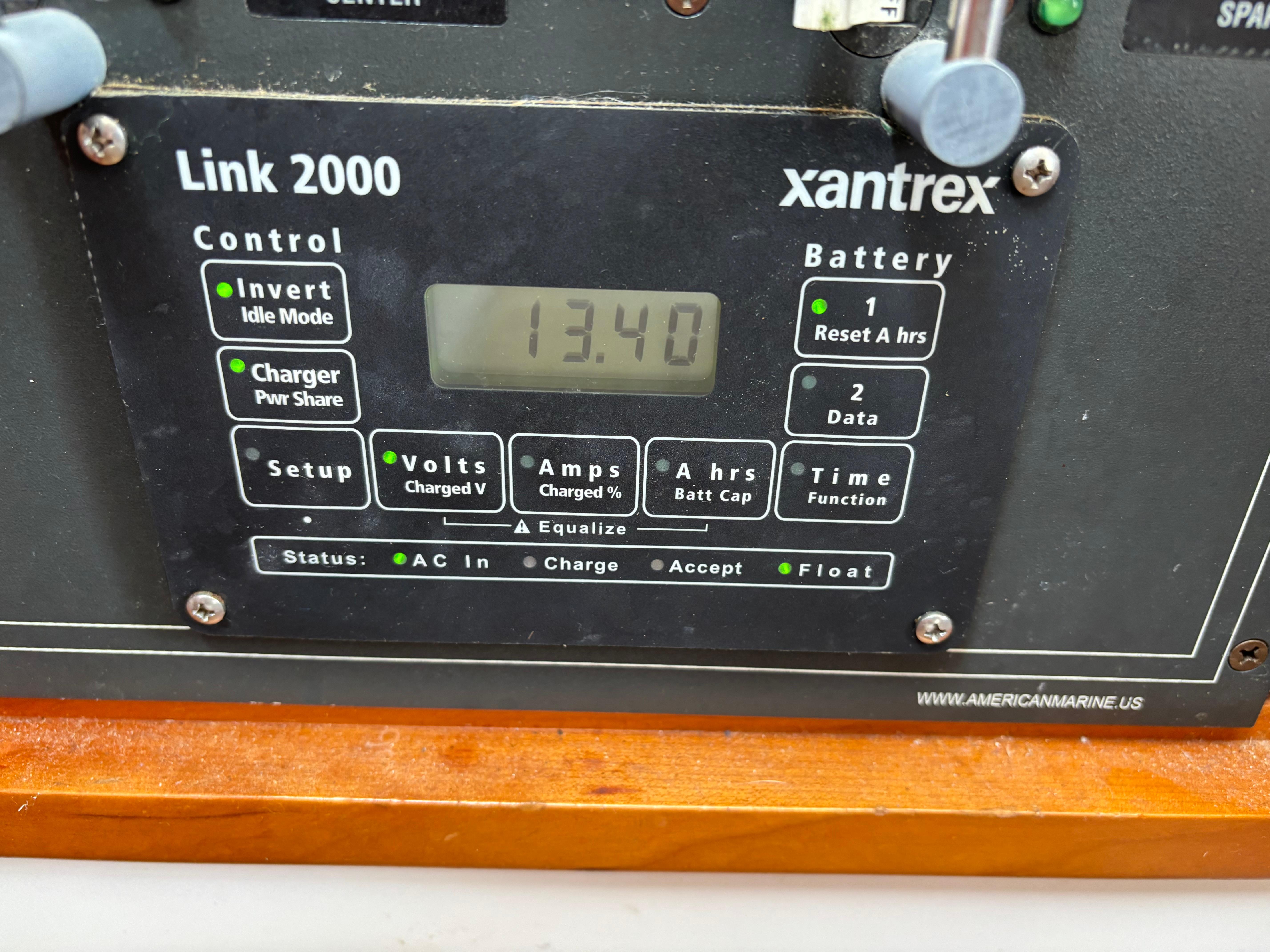 MJM-34z Express HT 2006-Zest MD-US-Xantrex Link 2000 control panel displaying 13.40 volts on MJM 34z Express HT, 2006 model.-9817750 | Thumbnail