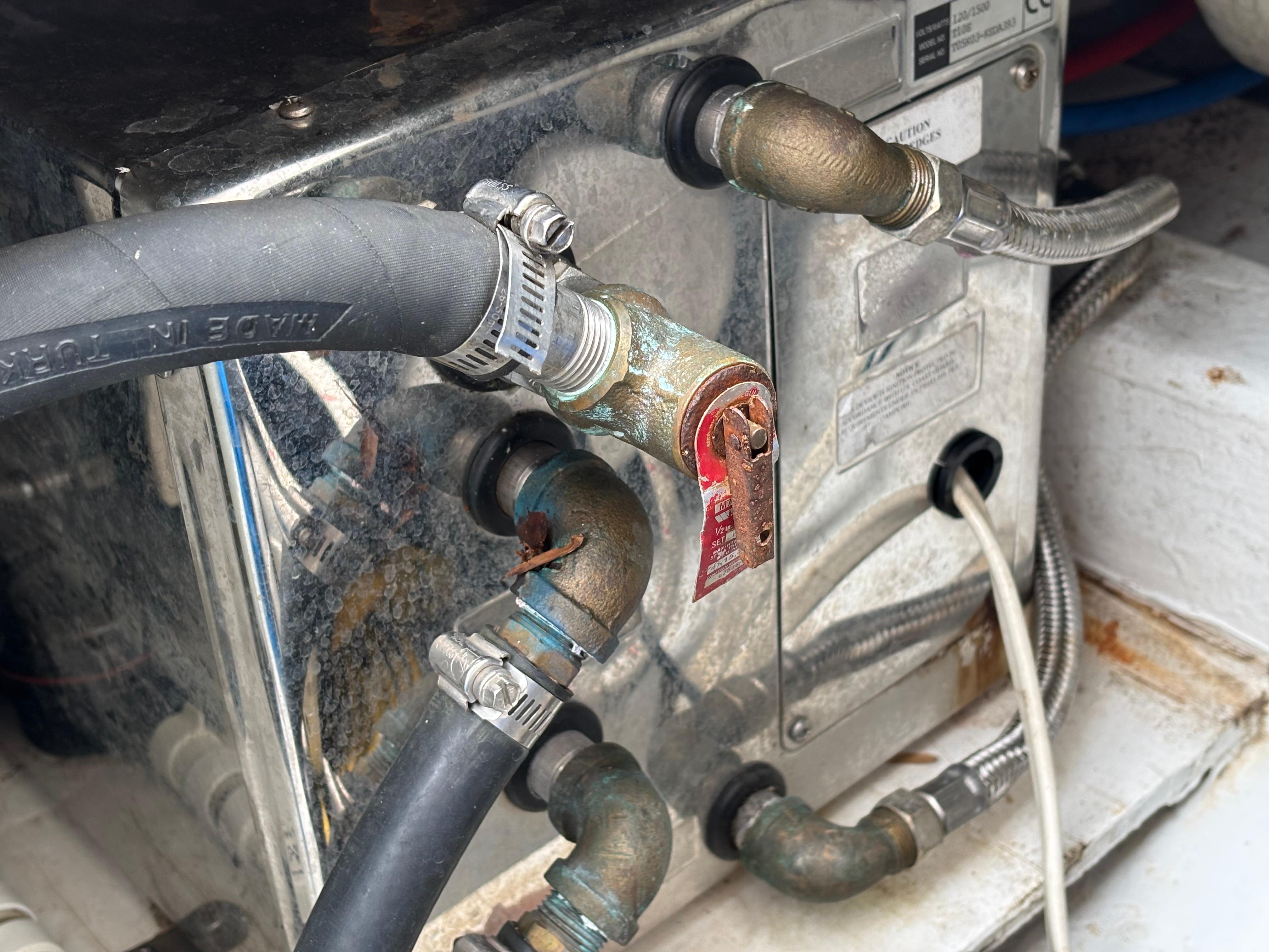 MJM-34z Express HT 2006-Zest MD-US-Engine compartment of a 2006 MJM 34z Express HT with hoses and metal fittings.-9817750 | Thumbnail