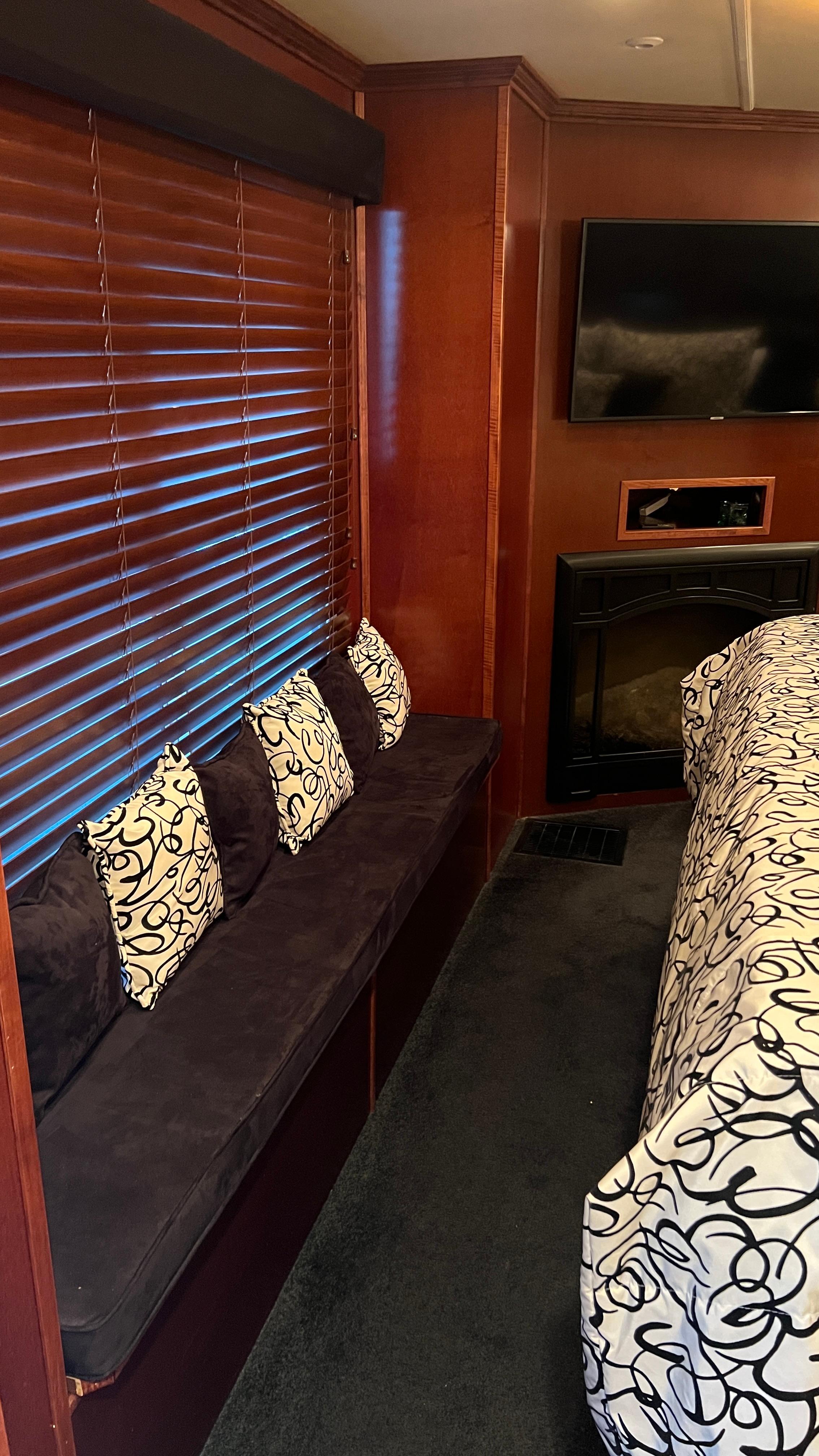 Monticello-River Yacht 2008 -IN-US-9637753 | Thumbnail
