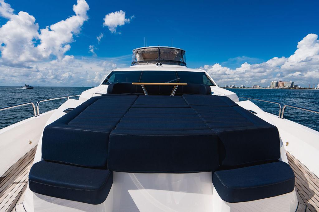 2019 Sunseeker 86 Yacht