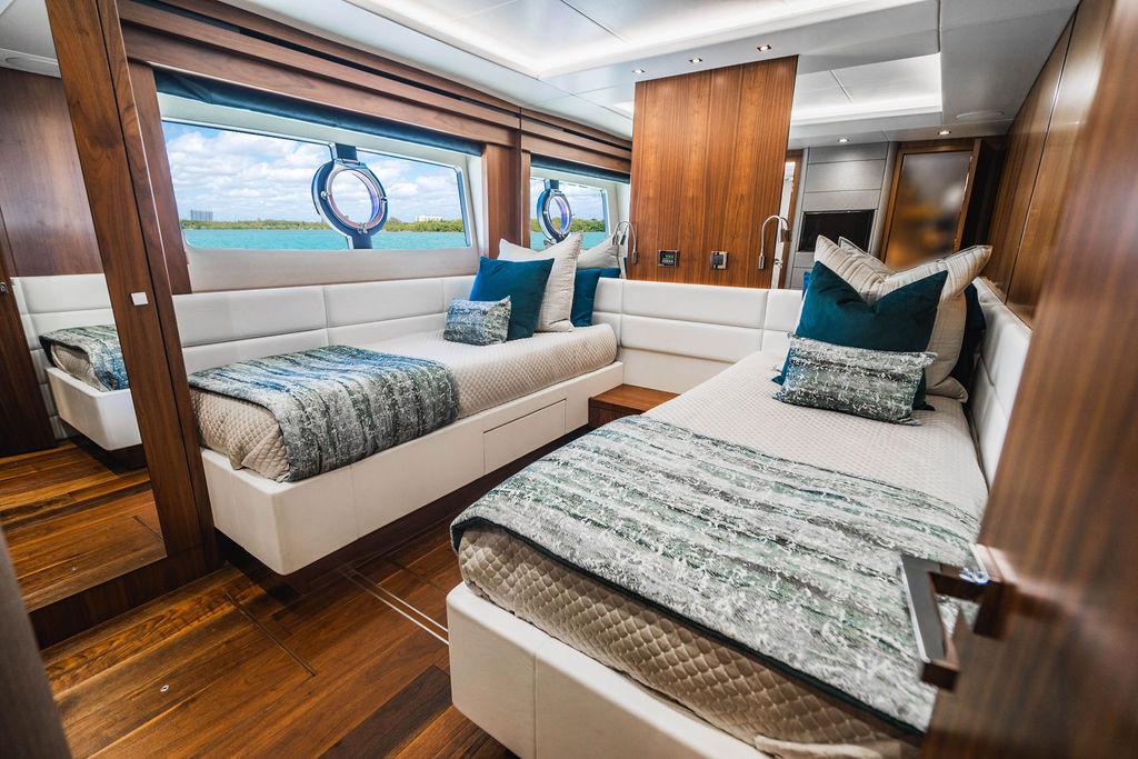 2019 Sunseeker 86 Yacht