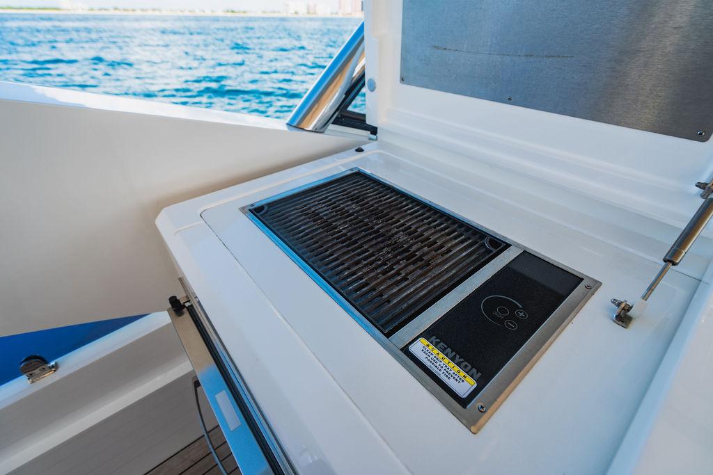 2019 Sunseeker 86 Yacht