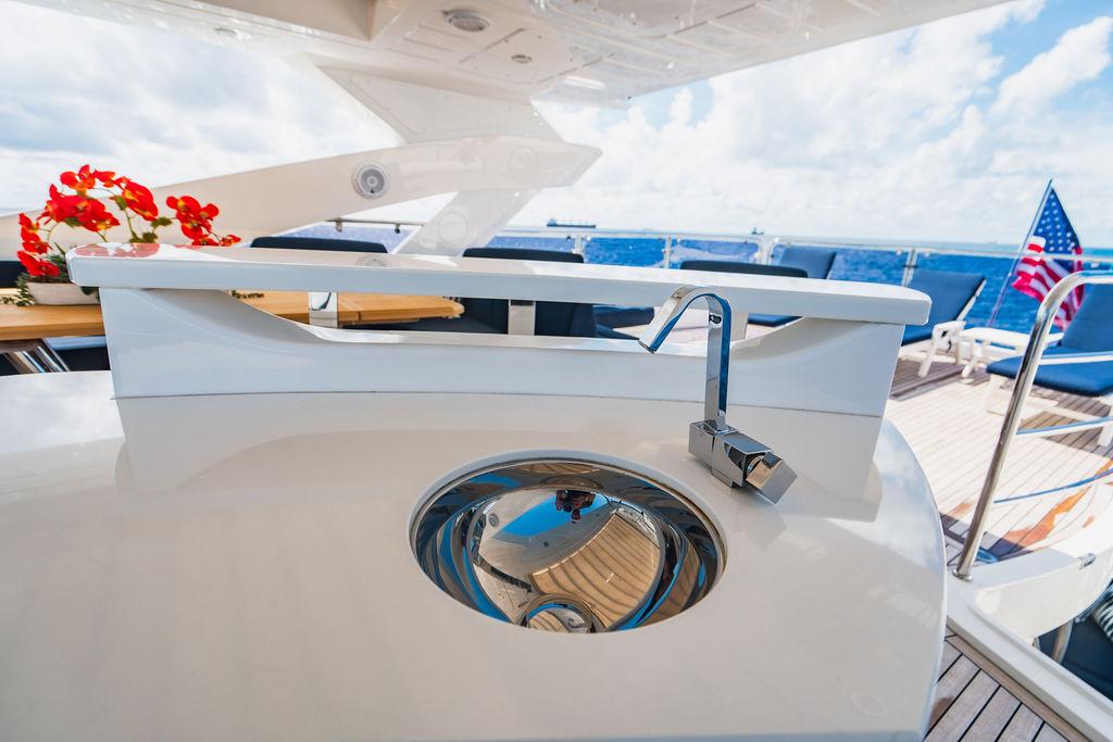 2019 Sunseeker 86 Yacht