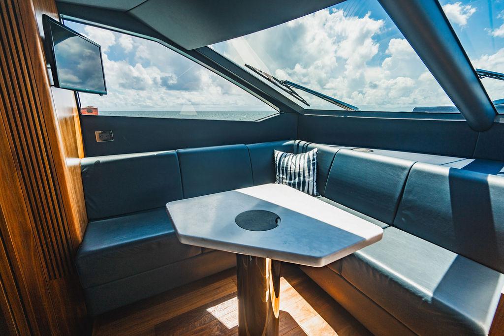 2019 Sunseeker 86 Yacht