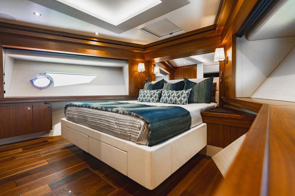 2019 Sunseeker 86 Yacht