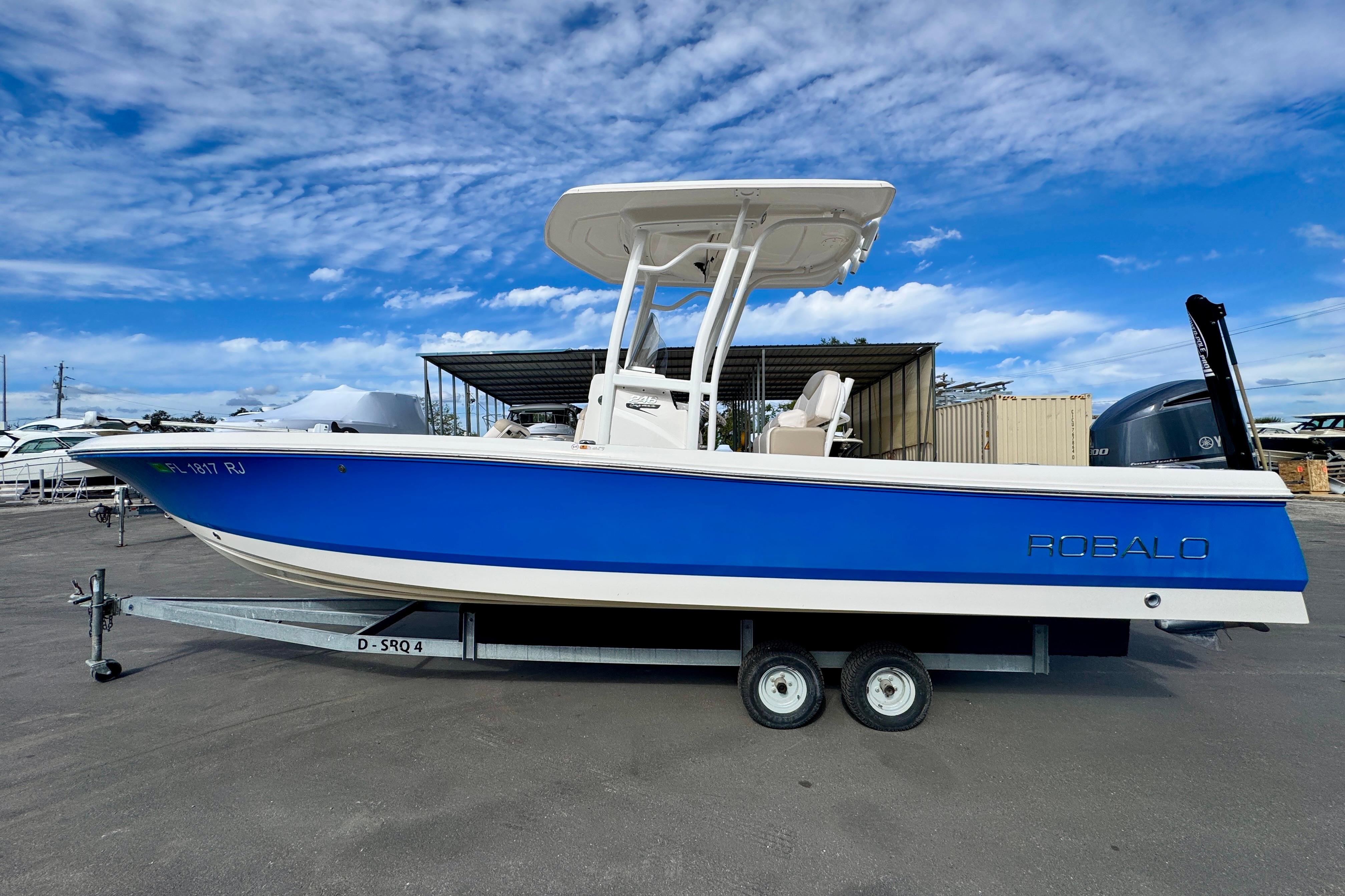 2017 Robalo 246 Cayman