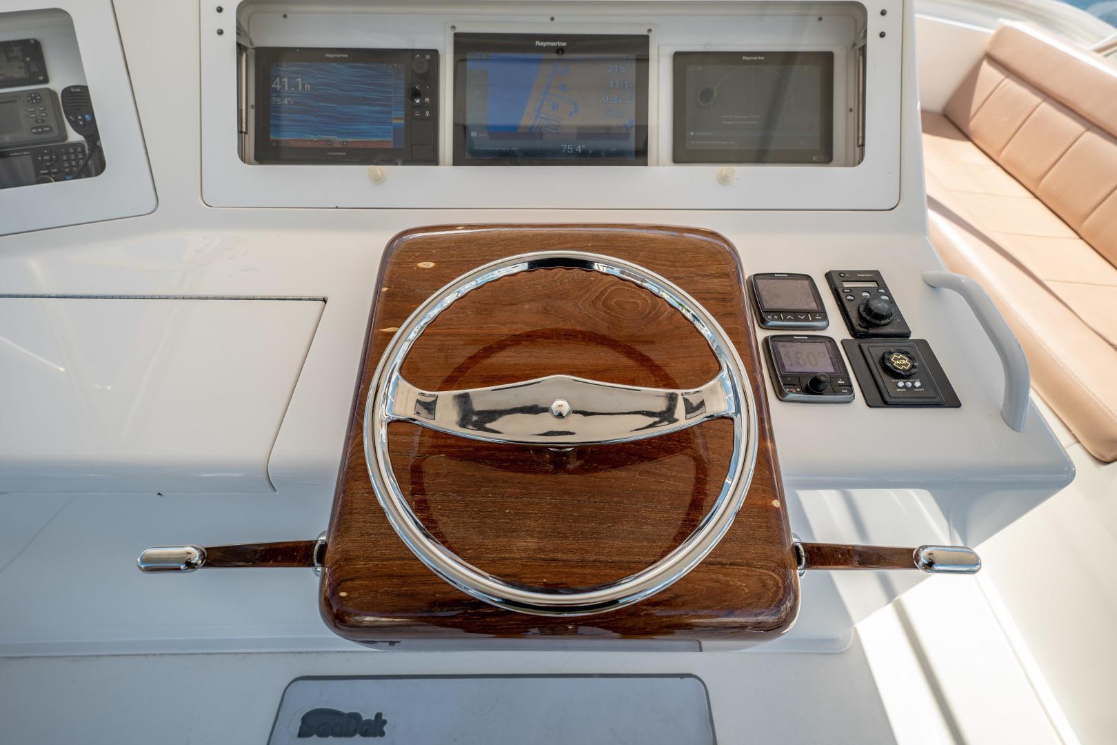 Viking 52 - Heyca I - Helm Steering Wheel