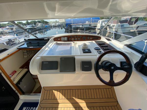 2002 Barnes Brinkcraft Royale 305