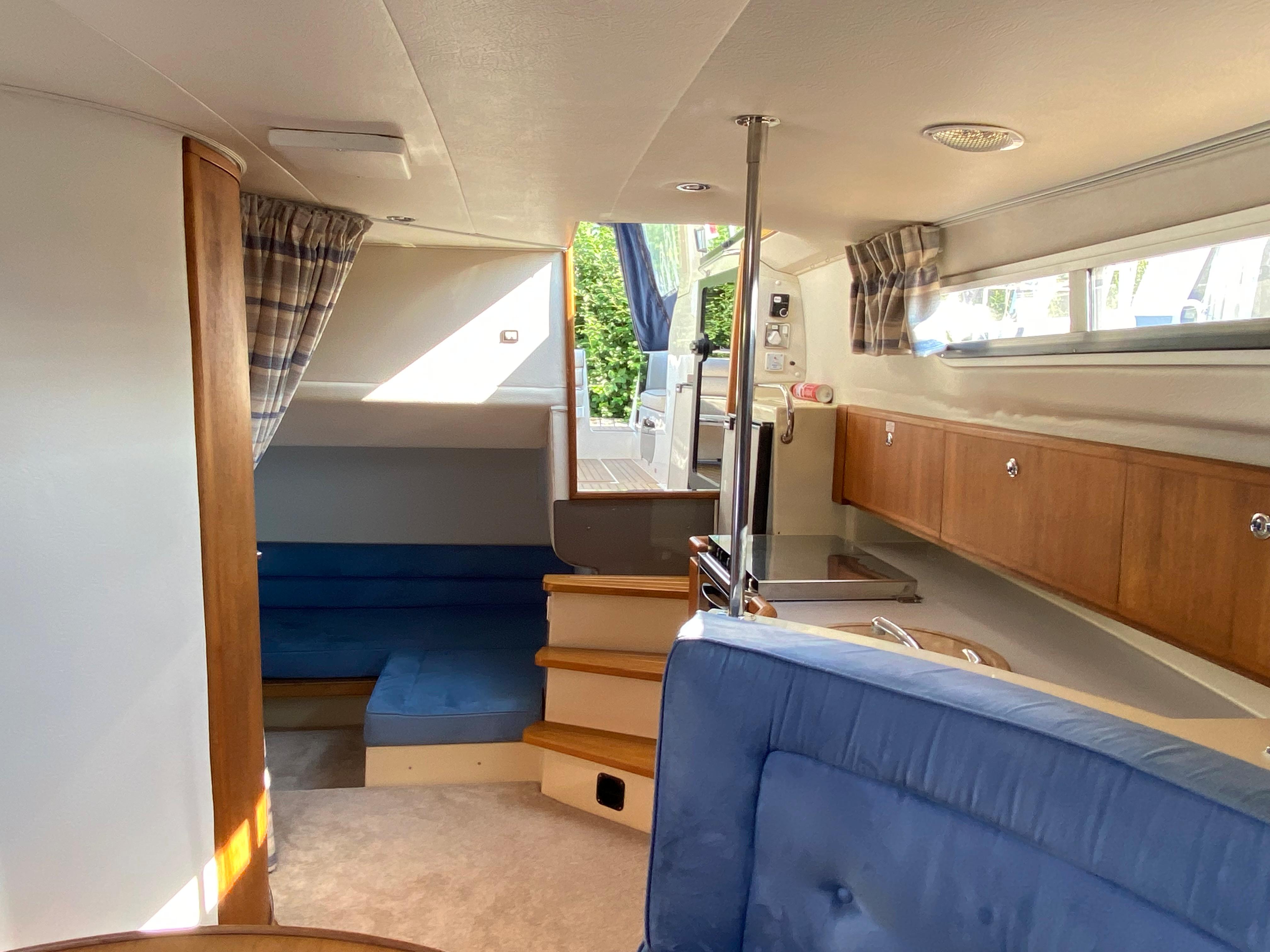 2002 Barnes Brinkcraft Royale 305