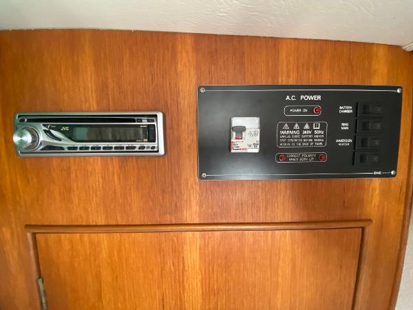 2002 Barnes Brinkcraft Royale 305