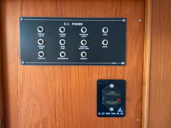 2002 Barnes Brinkcraft Royale 305