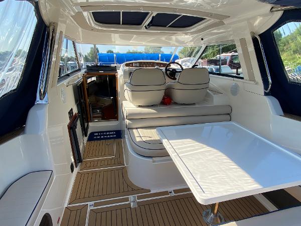 2002 Barnes Brinkcraft Royale 305