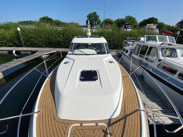 2002 Barnes Brinkcraft Royale 305