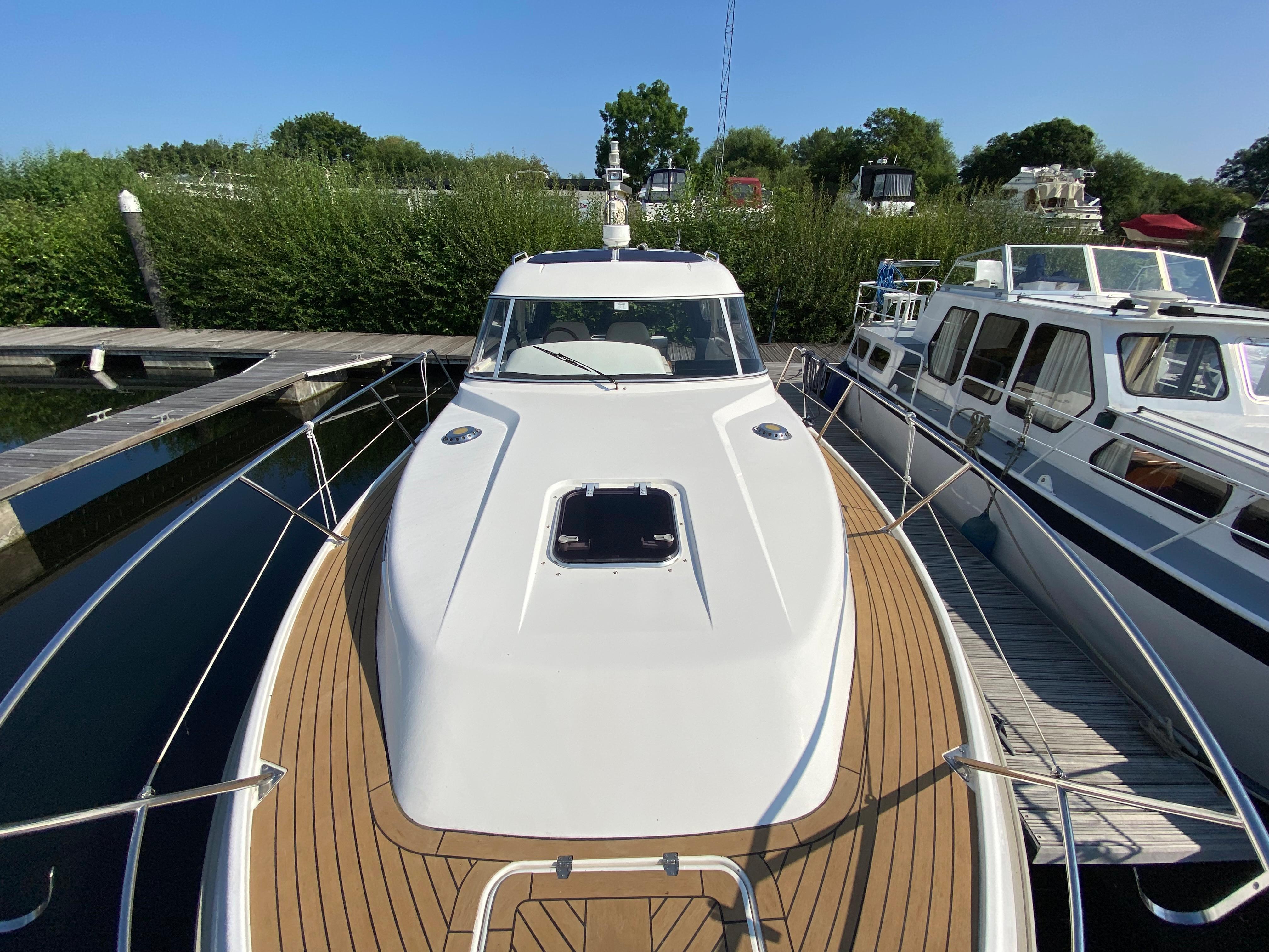 2002 Barnes Brinkcraft Royale 305