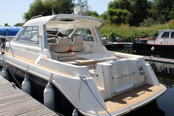 2002 Barnes Brinkcraft Royale 305