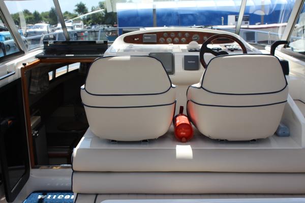 2002 Barnes Brinkcraft Royale 305