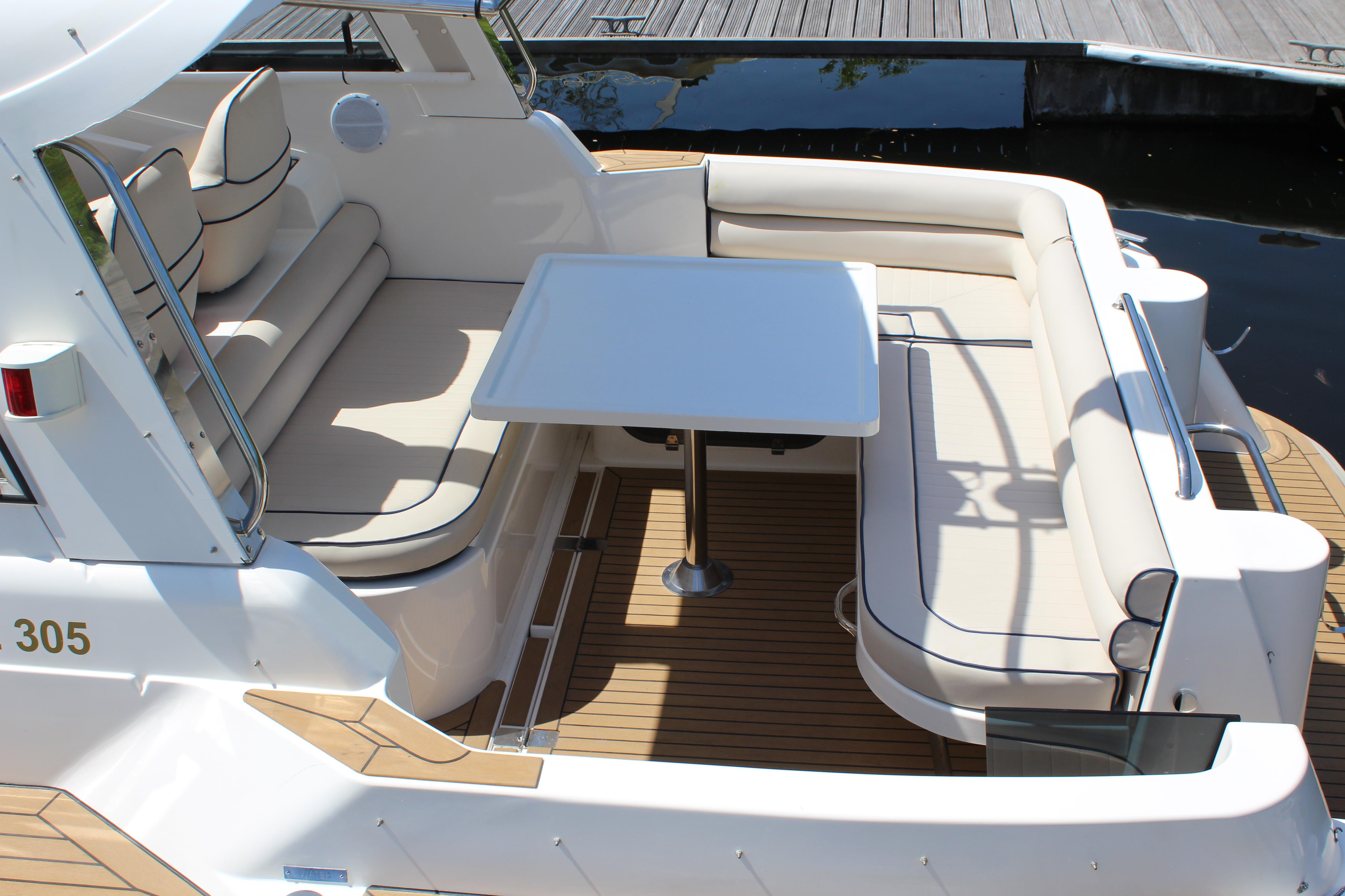 2002 Barnes Brinkcraft Royale 305
