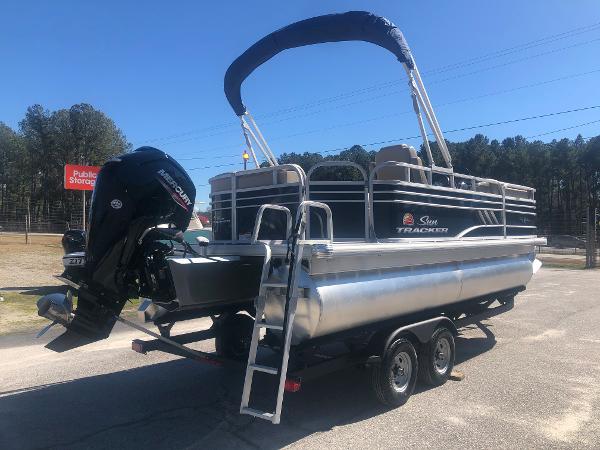 2021 Sun Tracker boat for sale, model of the boat is Party Barge 20 DLX & Image # 3 of 31