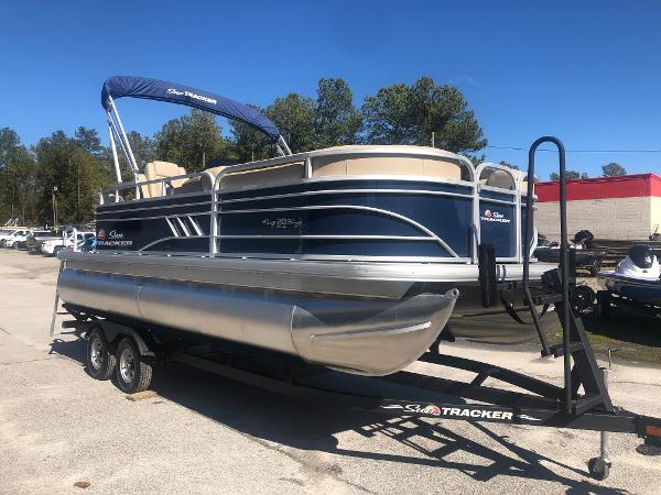 2021 Sun Tracker boat for sale, model of the boat is Party Barge 20 DLX & Image # 5 of 31