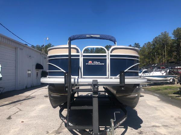 2021 Sun Tracker boat for sale, model of the boat is Party Barge 20 DLX & Image # 6 of 31