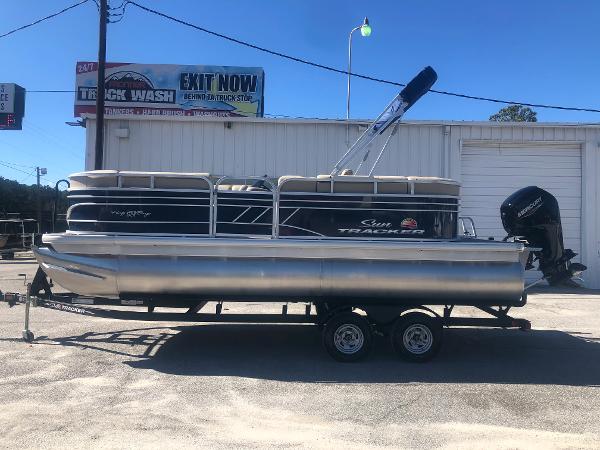 2021 Sun Tracker boat for sale, model of the boat is Party Barge 20 DLX & Image # 7 of 31