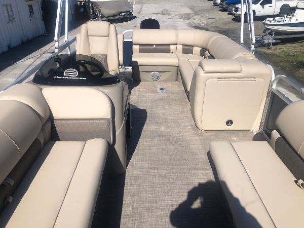 2021 Sun Tracker boat for sale, model of the boat is Party Barge 20 DLX & Image # 10 of 31