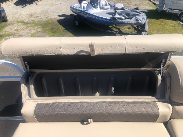 2021 Sun Tracker boat for sale, model of the boat is Party Barge 20 DLX & Image # 18 of 31