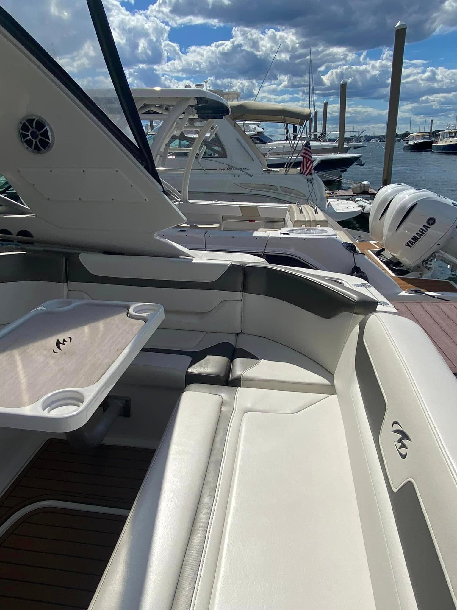 2014 Monterey 340 Sport Yacht