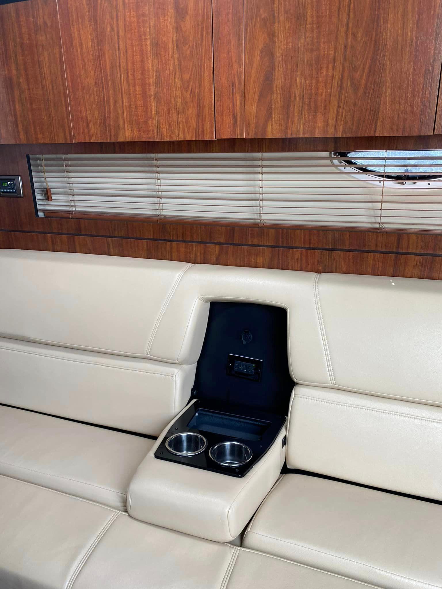 2014 Monterey 340 Sport Yacht