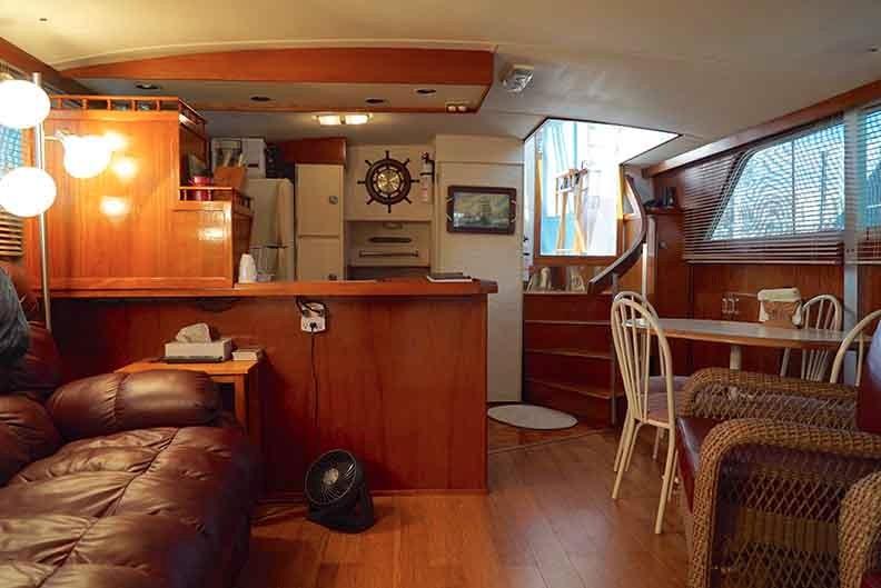 Chris-craft Commander 45 - Salon, Galley and Cabin Entrance