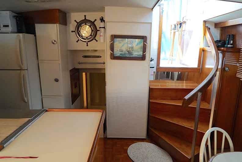 Chris-craft Commander 45 - Cabin Stairs and Master Stateroom Access
