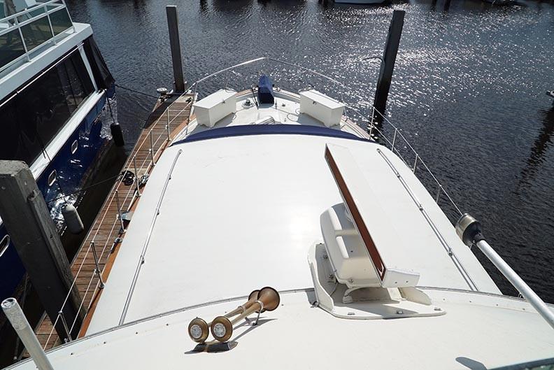 Chris-craft Commander 45 - Bow View From Flybridge