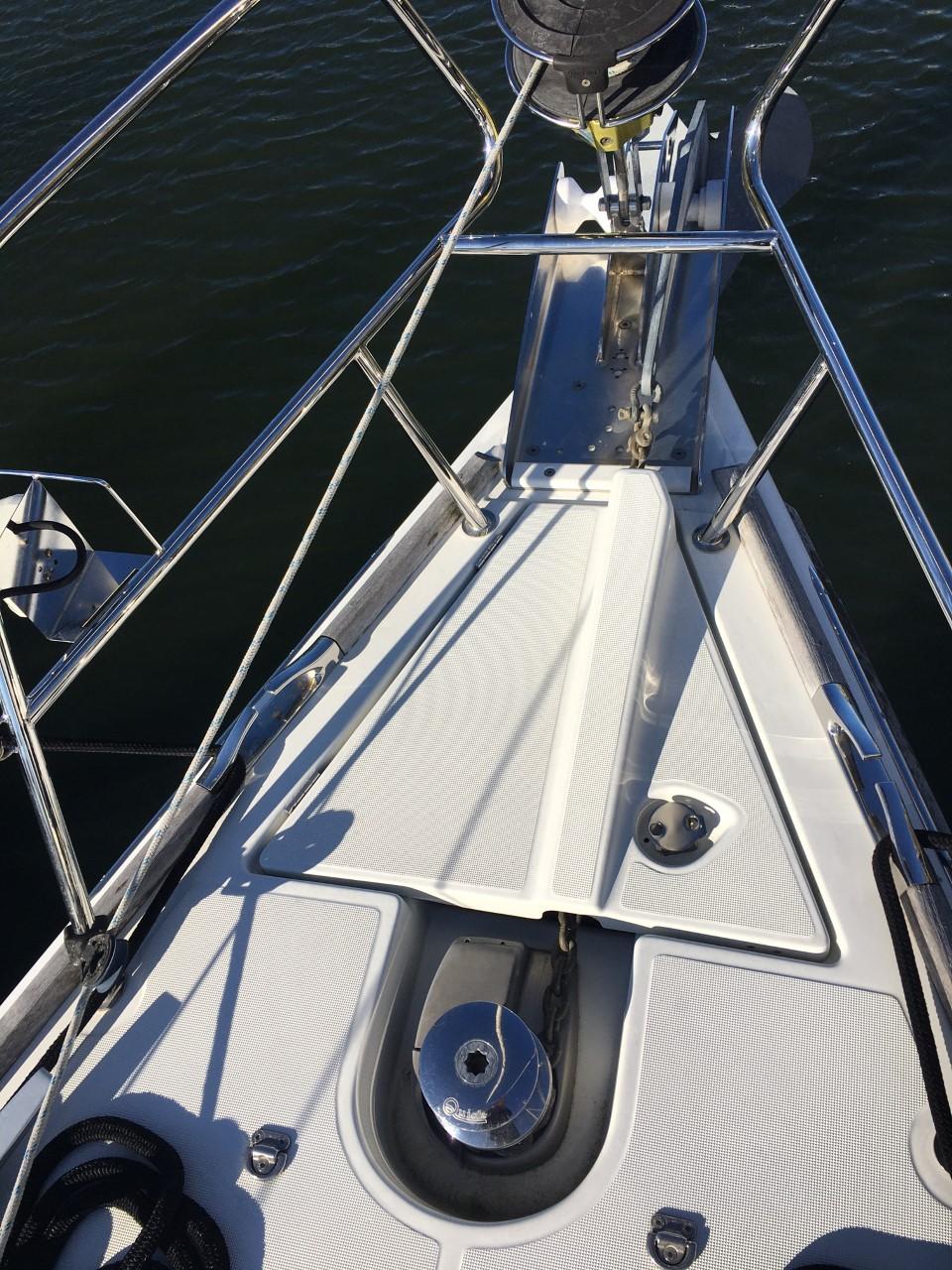 Electric Windlass and Anchor Locker