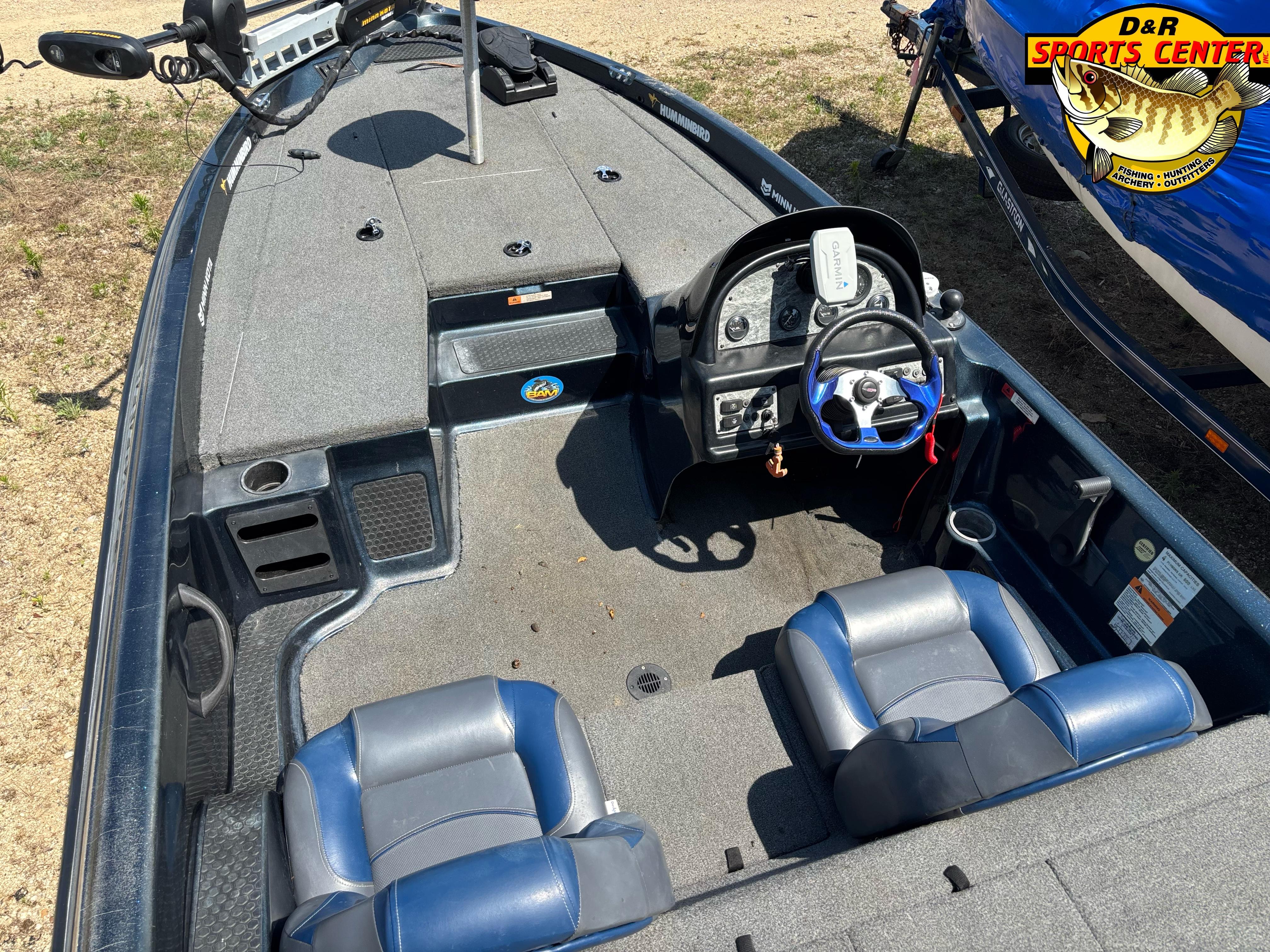 1999 Javelin Renegade 19 SC boat interior with steering console and seating.