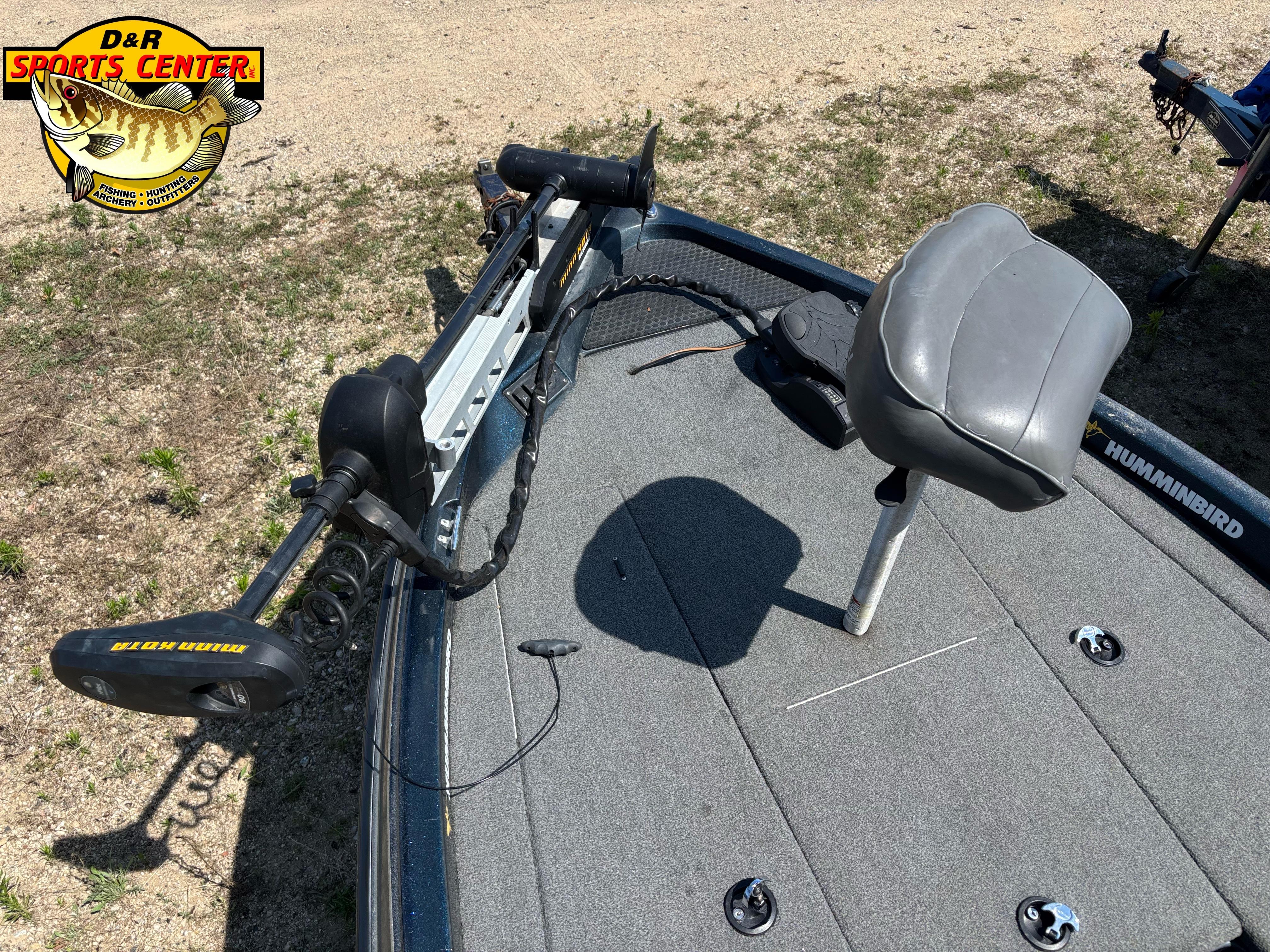 1999 Javelin Renegade 19 SC boat deck with Minn Kota trolling motor and seat.