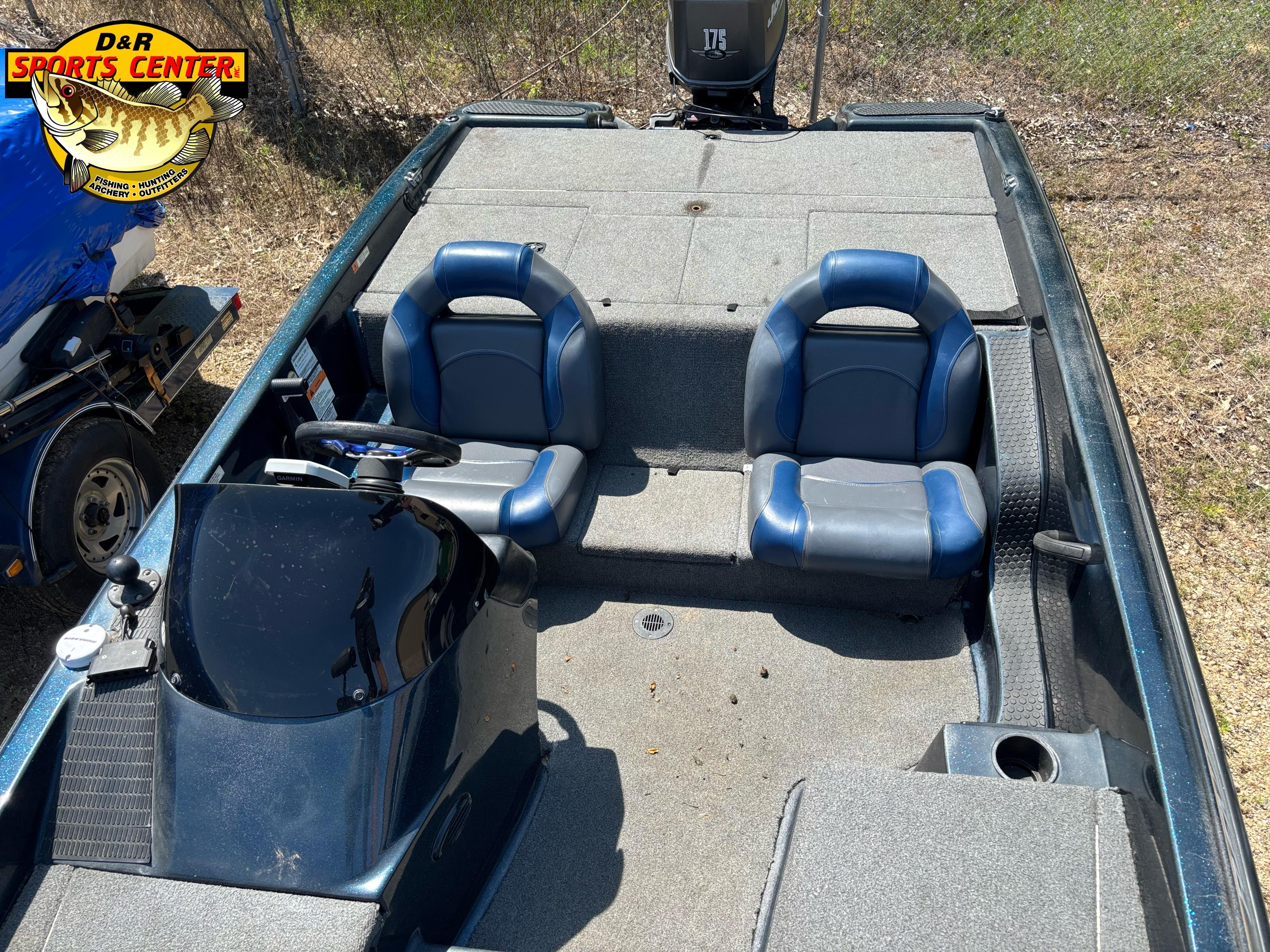 1999 Javelin Renegade 19 SC boat interior with blue seats and steering console.