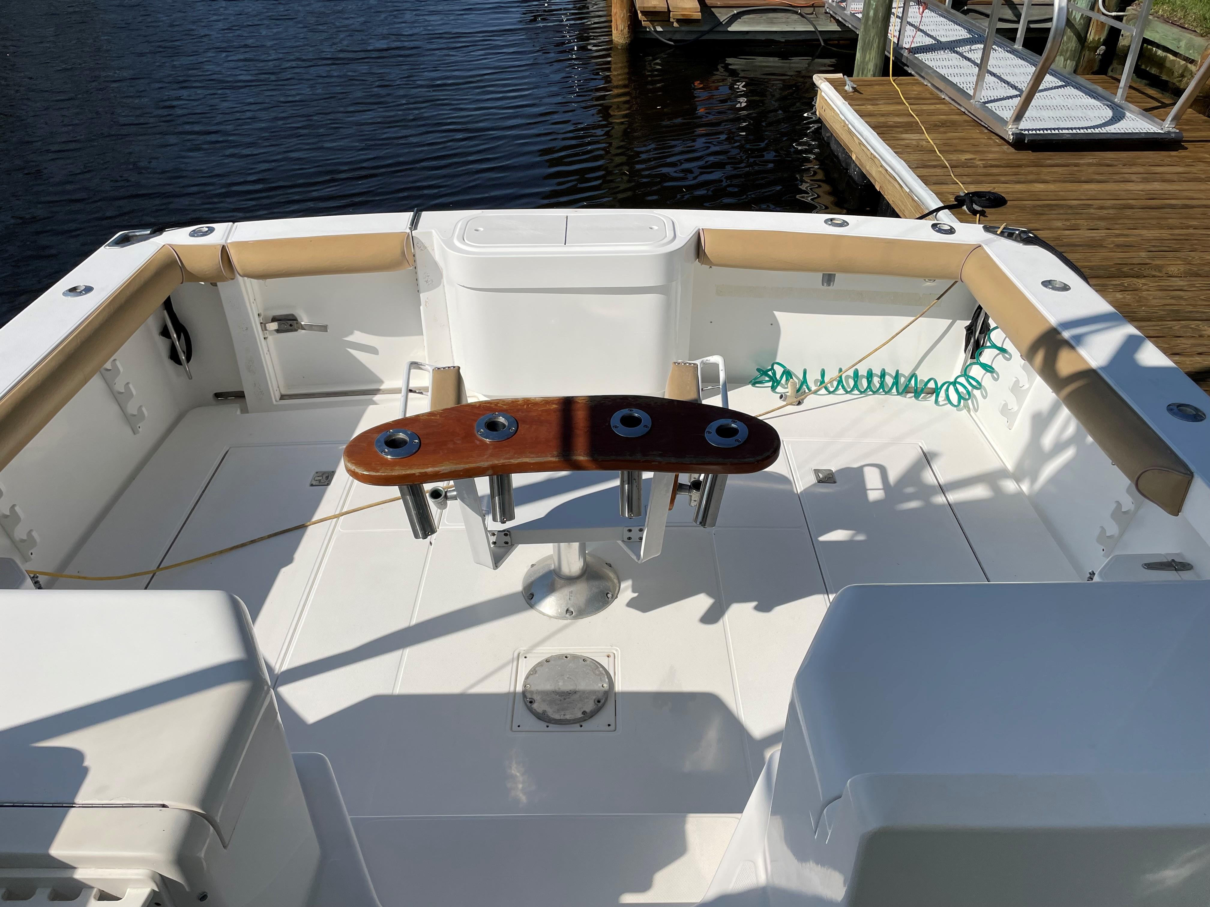 Cabo Express 35 - Reelistic - Cockpit