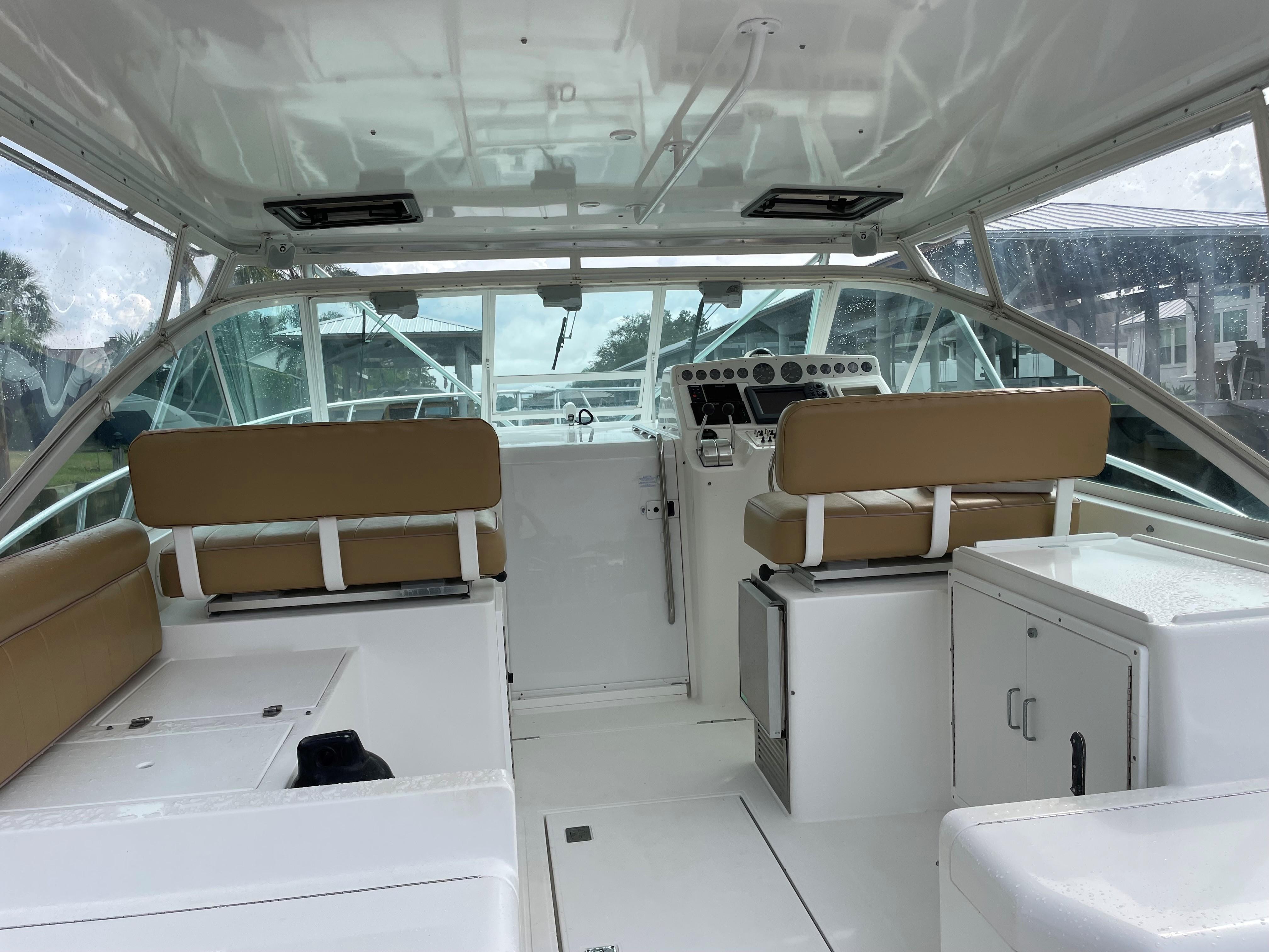 Cabo Express 35 - Reelistic - Upper Cockpit