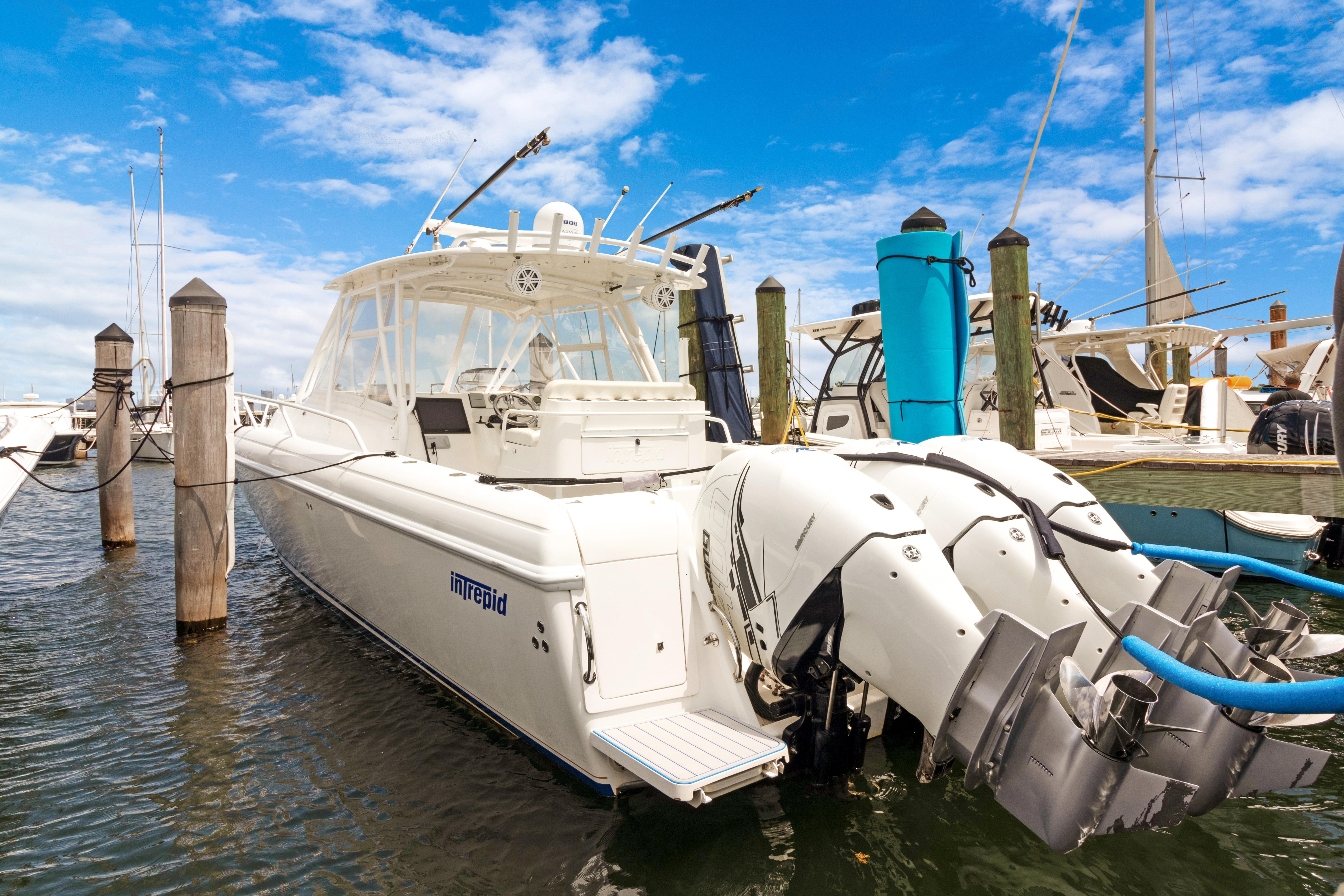 2004 Intrepid 377 Walkaround