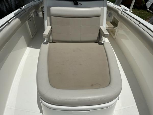 33' Boston Whaler, Listing Number 100902126, Image No. 6