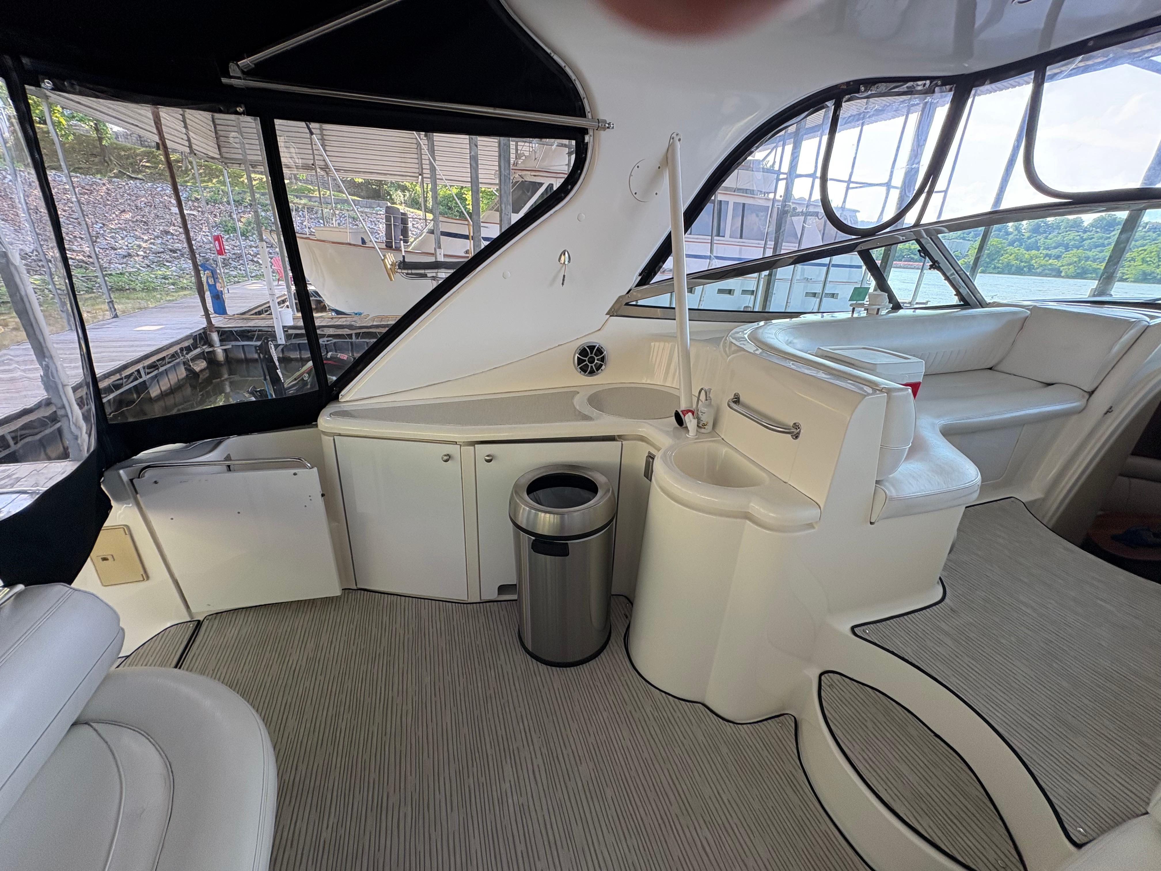 2003-cruisers-yachts-4270-express-power-9817853-979899332-0-280520250749-7
