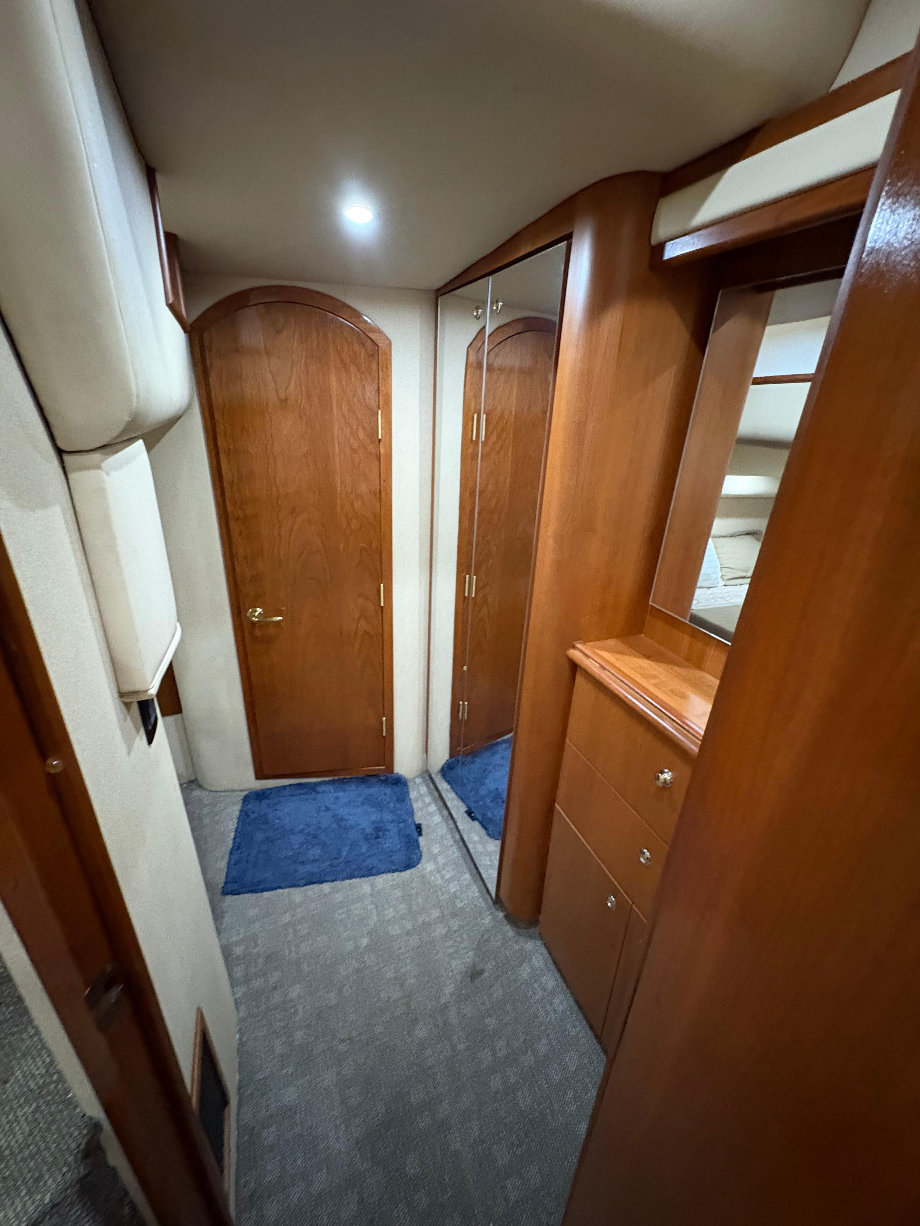 2003-cruisers-yachts-4270-express-power-9817853-979899347-0-280520250750-22