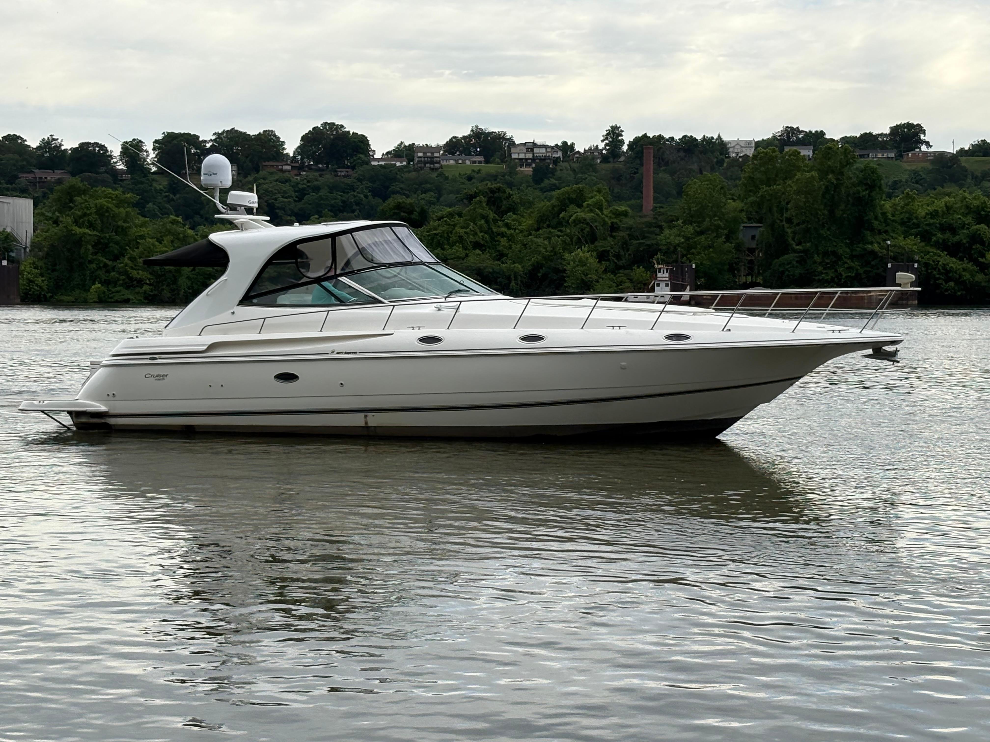 2003-cruisers-yachts-4270-express-power-9817853-979899369-0-280520250753-44