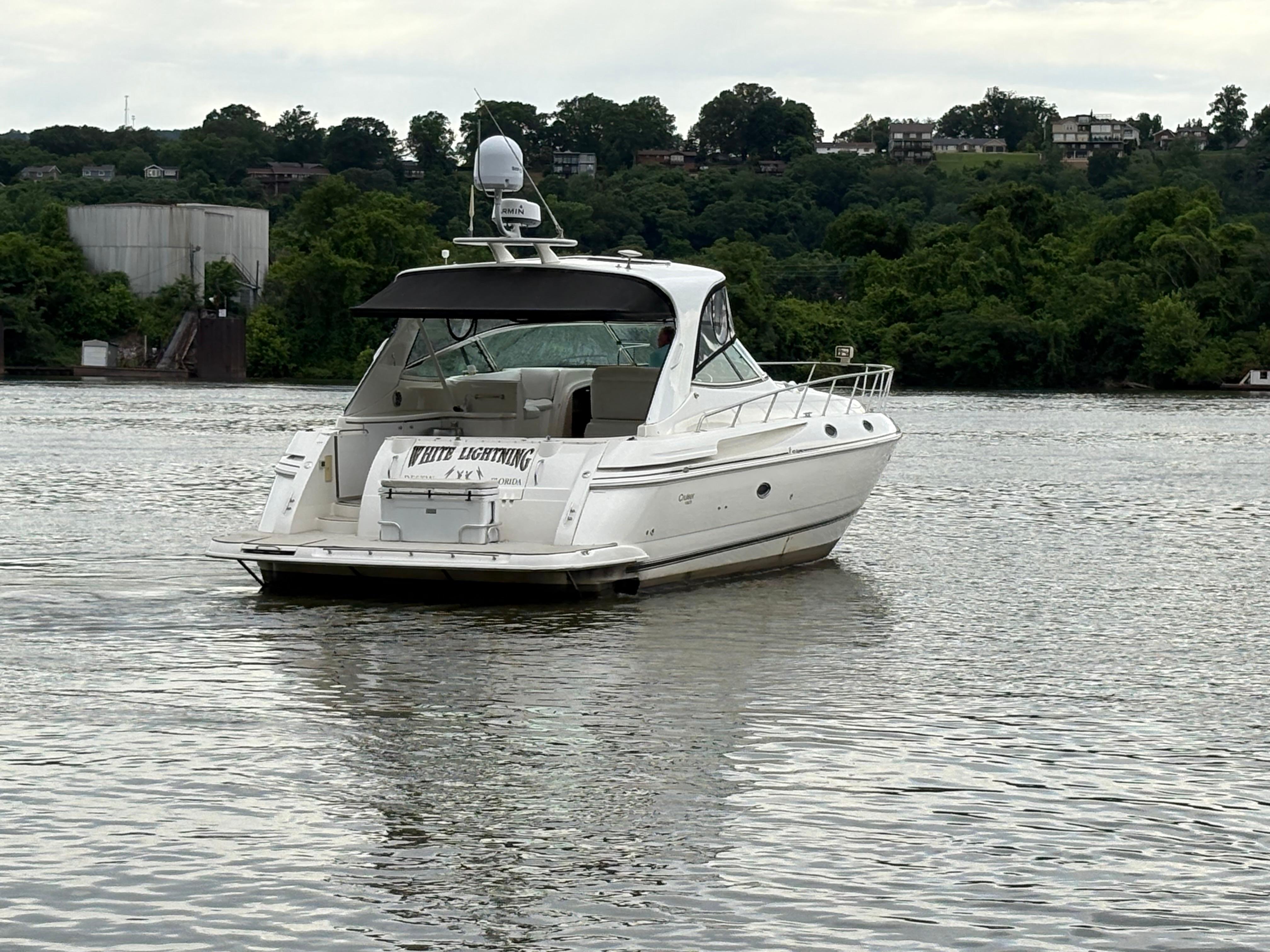 2003-cruisers-yachts-4270-express-power-9817853-979899372-0-280520250753-47