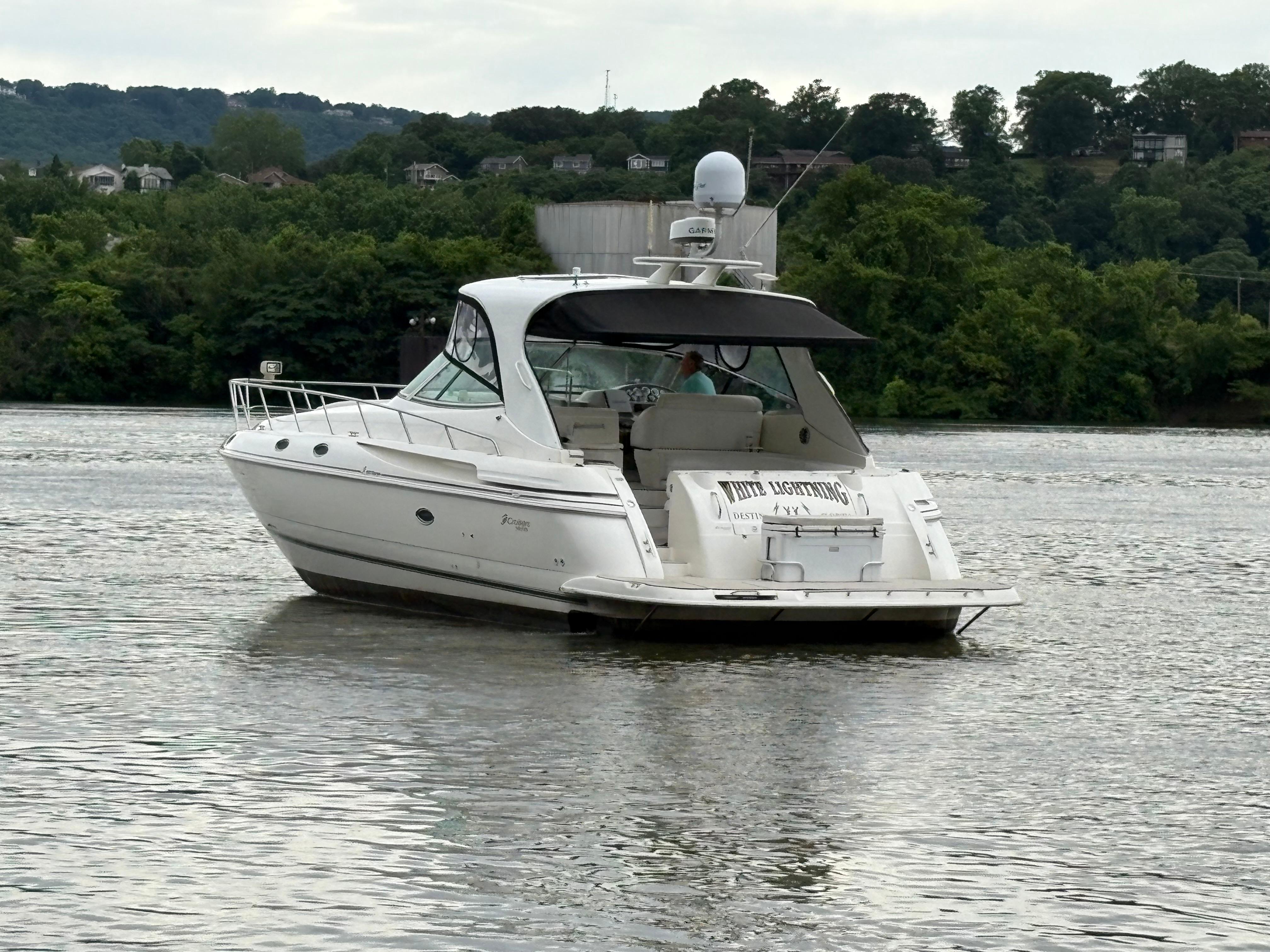 2003-cruisers-yachts-4270-express-power-9817853-979899375-0-280520250753-50