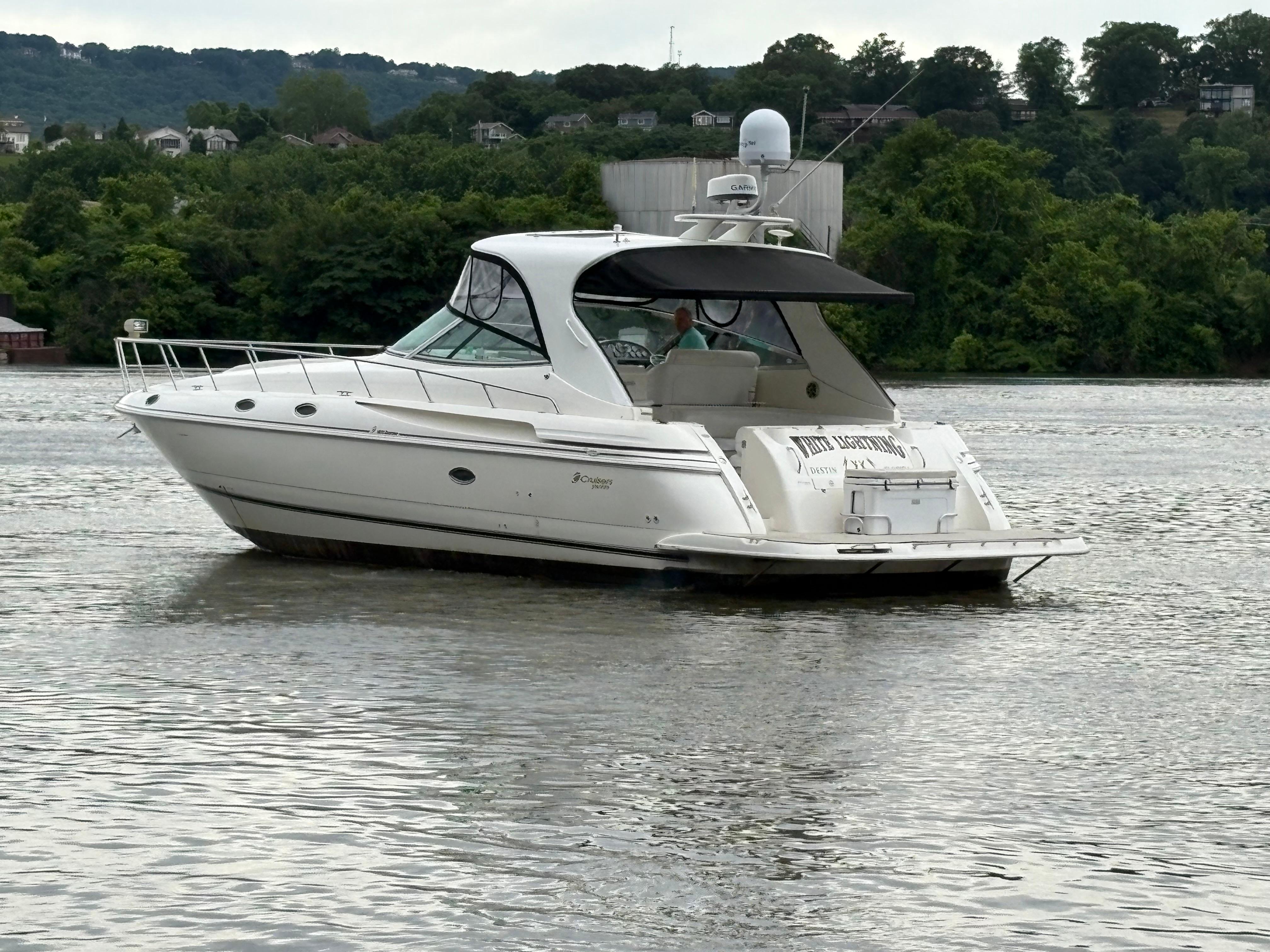 2003-cruisers-yachts-4270-express-power-9817853-979899376-0-280520250753-51