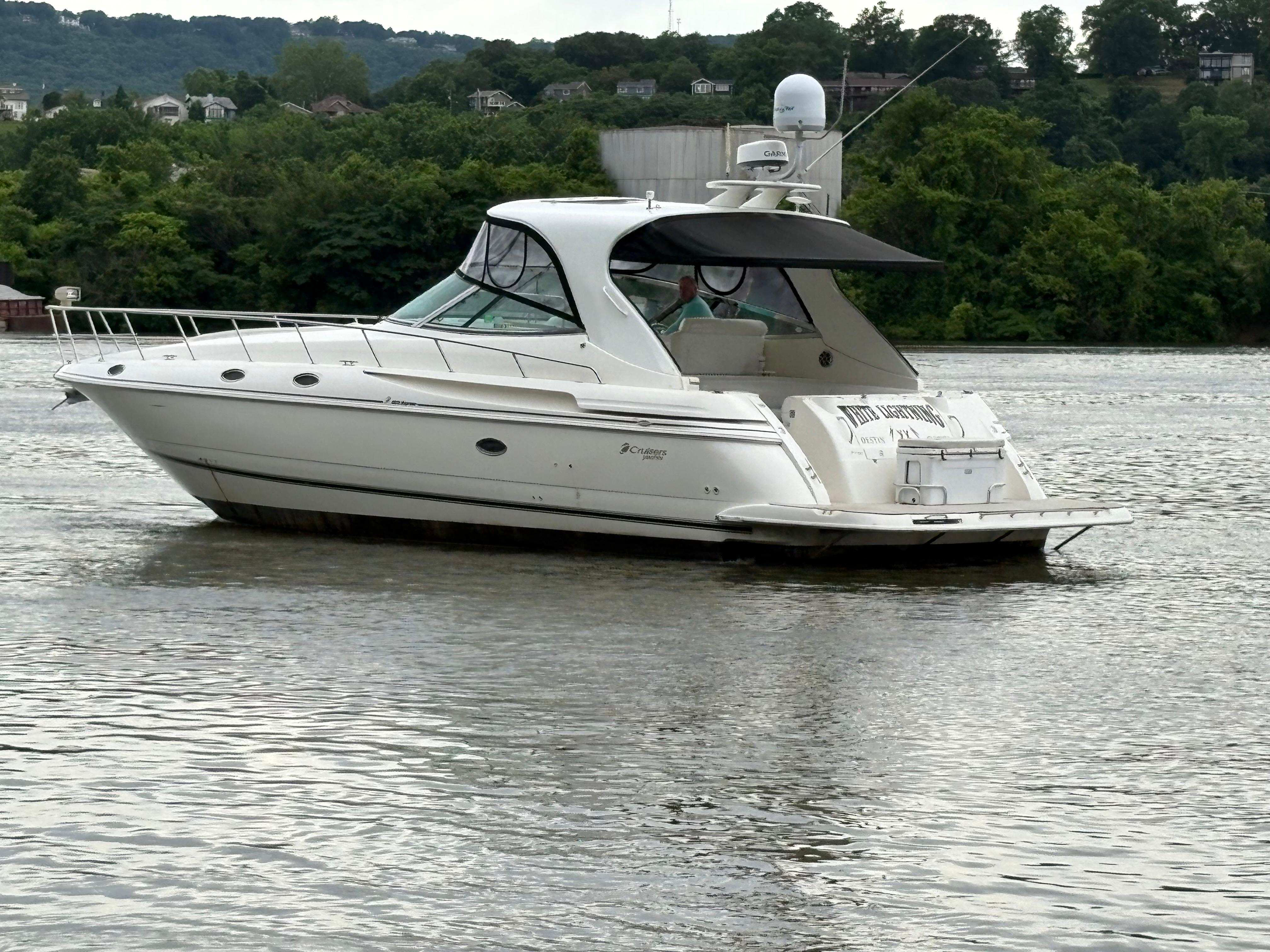 2003-cruisers-yachts-4270-express-power-9817853-979899377-0-280520250753-52