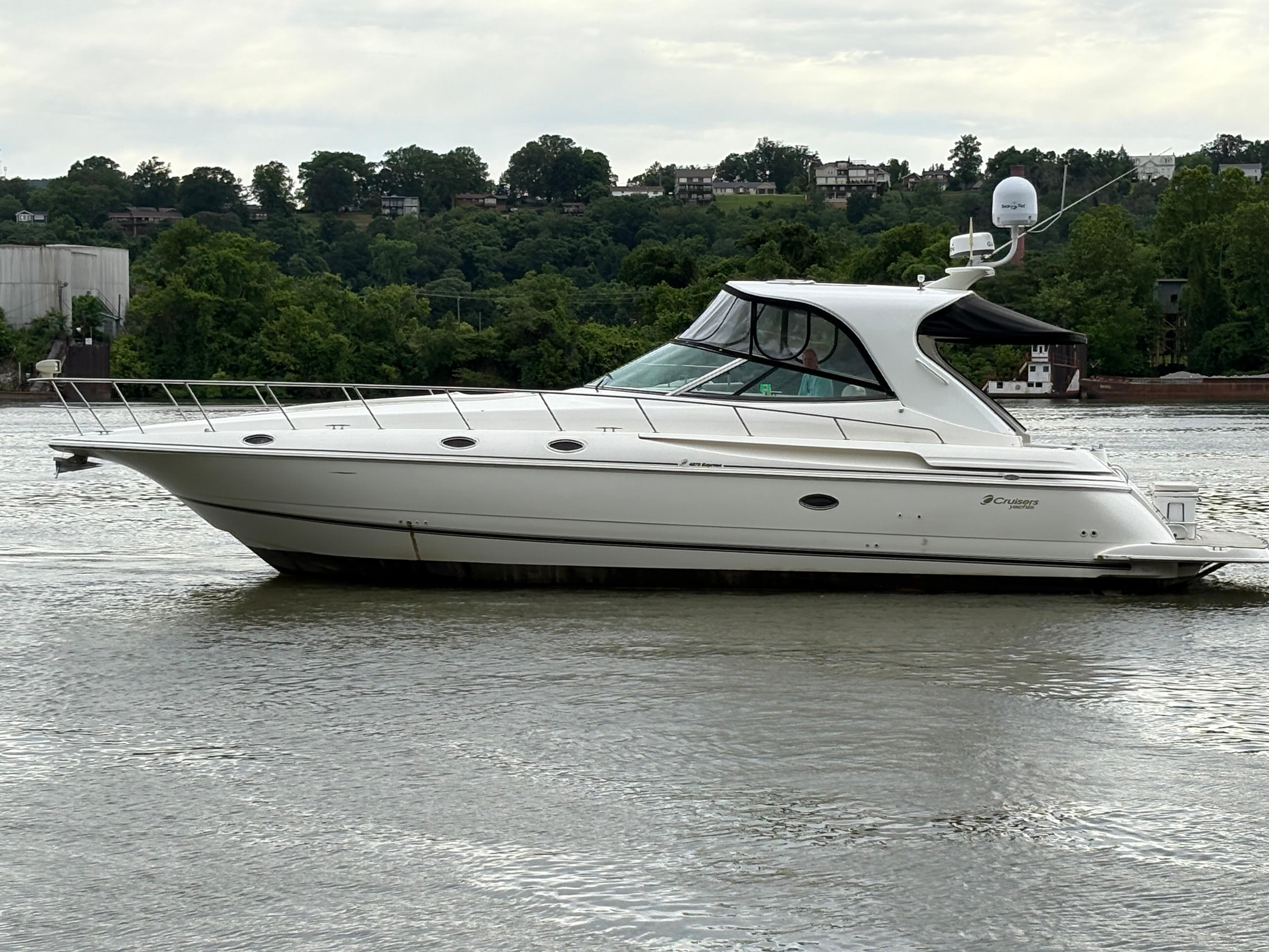 2003-cruisers-yachts-4270-express-power-9817853-979899379-0-280520250753-54